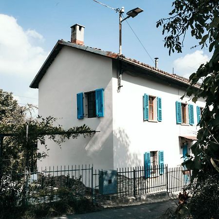 Superb Holiday Home In Piedmont Italy With Fireplace Santo Stefano Belbo Kültér fotó